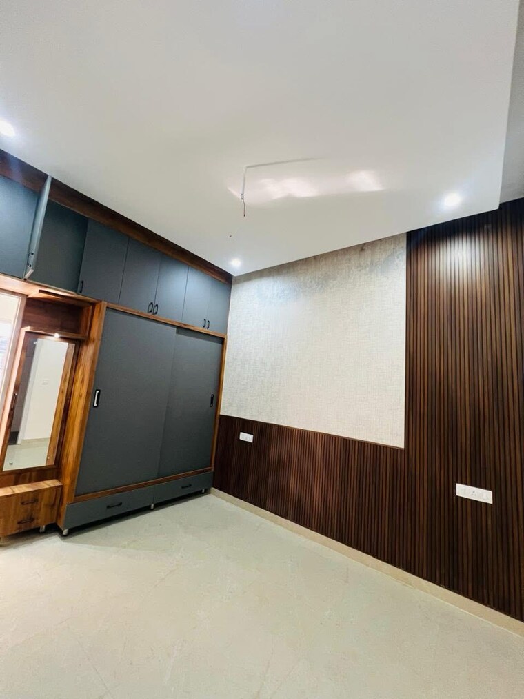Room, sector 68 5 Bedroom 150 Sq.Yd. Independent House In Sector 68 Mohali 9364742