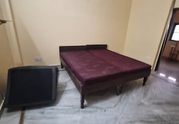 Bedroom in 1.5 BHK Builder Floor at Ansal Plaza Sector-23, Sector 23 – for Rent