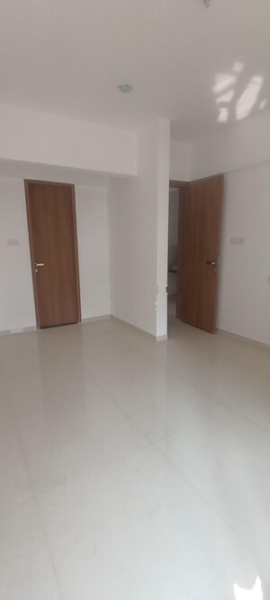 Room in 2 BHK Apartment at Kohinoor Sapphire, Tathawade – for Rent