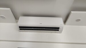 Furnished Amenities in 2.5 BHK Apartment at Microtek Greenburg, Sector 86 – for Rent