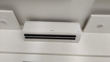 Furnished Amenities in 2.5 BHK Apartment at Microtek Greenburg, Sector 86 – for Rent