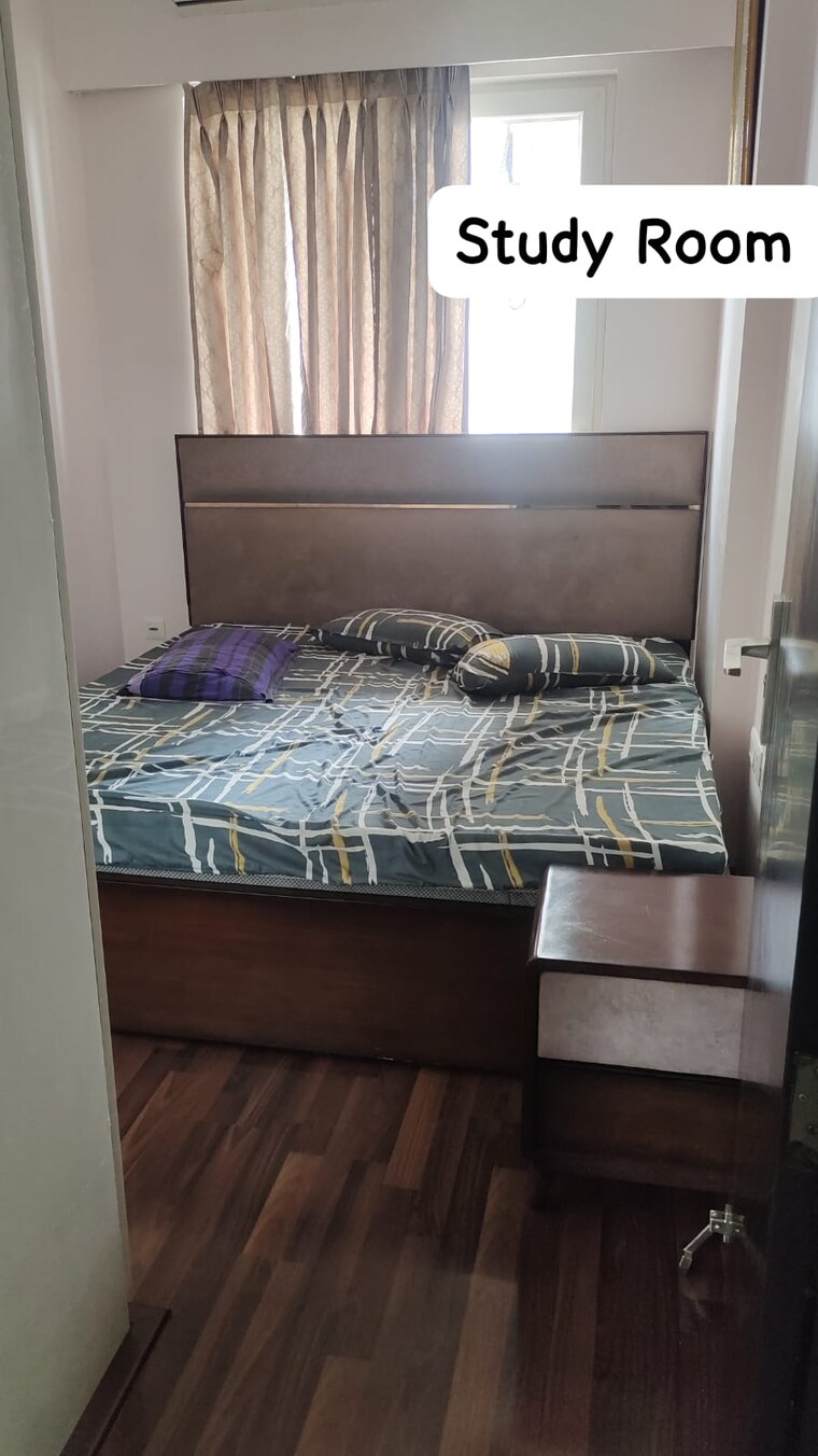 Bedroom, microtek-greenburg 2.5 Bedroom 1400 Sq.Ft. Apartment In Sector 86 Gurgaon 9365016