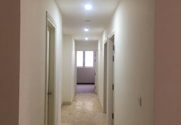 Building Lobby in 3 BHK Builder Floor at Unitech South City 1, South City 1 – for Sale