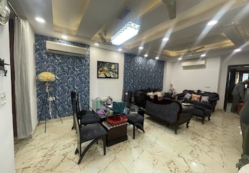 Living Room in 3 BHK Builder Floor at Unitech South City 1, South City 1 – for Sale