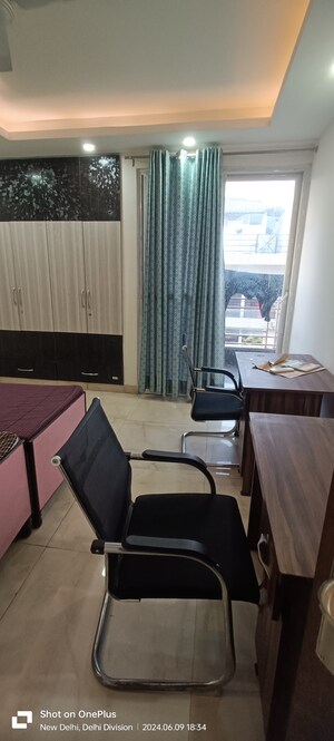 Team Area in  Pg at South Extension I – for Rent