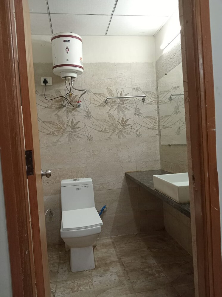Bathroom, nimbus-express-park-view 2 Bedroom 1000 Sq.Ft. Apartment In Chi V Greater Noida Greater Noida 9365121