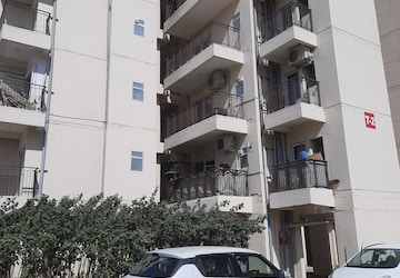 2 BHK Apartment For Rent in Pivotal Paradise, Sector 62