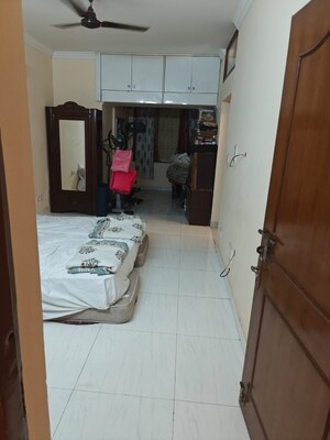 Room in 4 BHK Apartment at DDA Rosewood Apartments, Vasant Kunj – for Rent