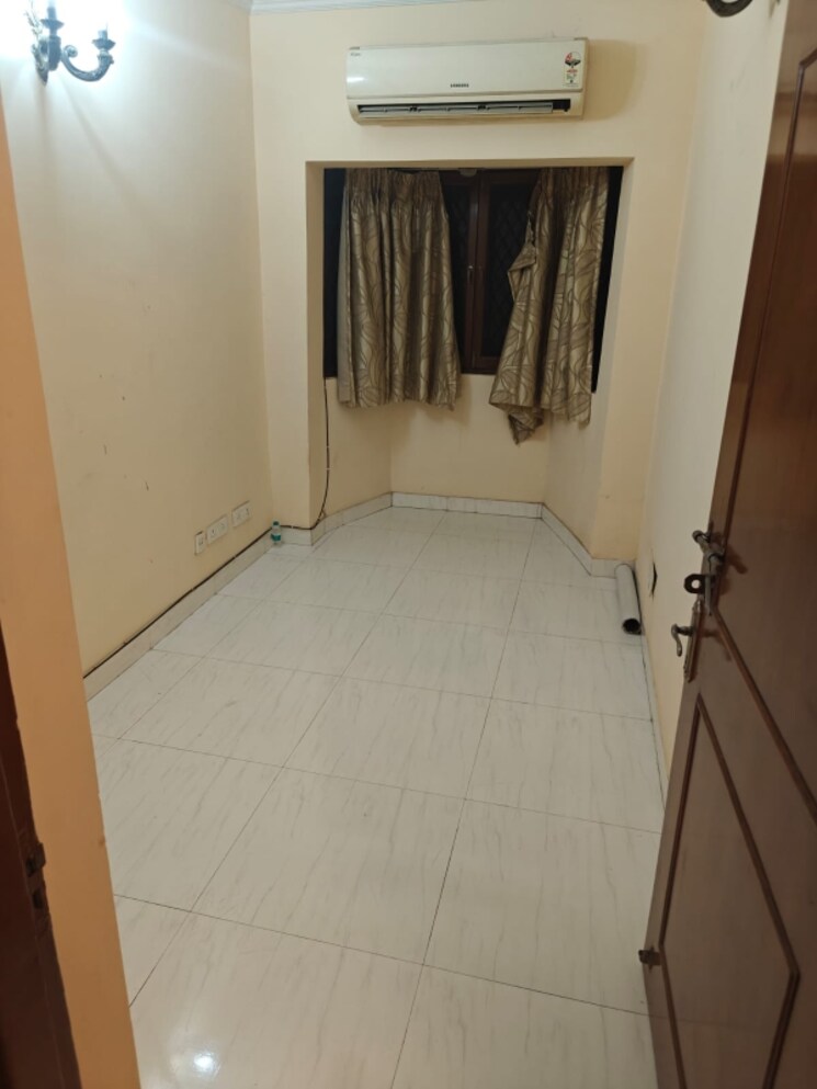 Room, dda-rosewood-apartments 4 Bedroom 1800 Sq.Ft. Apartment In Vasant Kunj Delhi 9365253