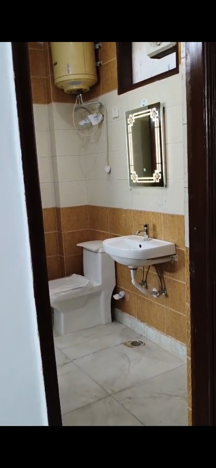 Bathroom, karol bagh 3 Bedroom 950 Sq.Ft. Builder Floor In Karol Bagh Delhi 9365181