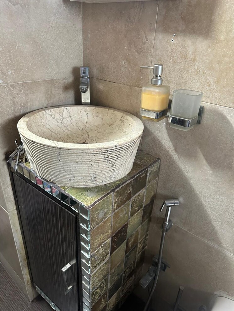 Bathroom, mahim west 1 Bedroom 550 Sq.Ft. Apartment In Mahim West Mumbai 9365204