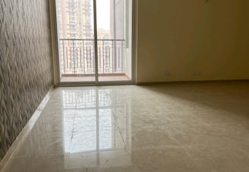 Room in 3 BHK Apartment at Ajnara Arcade, Sain Vihar – for Rent