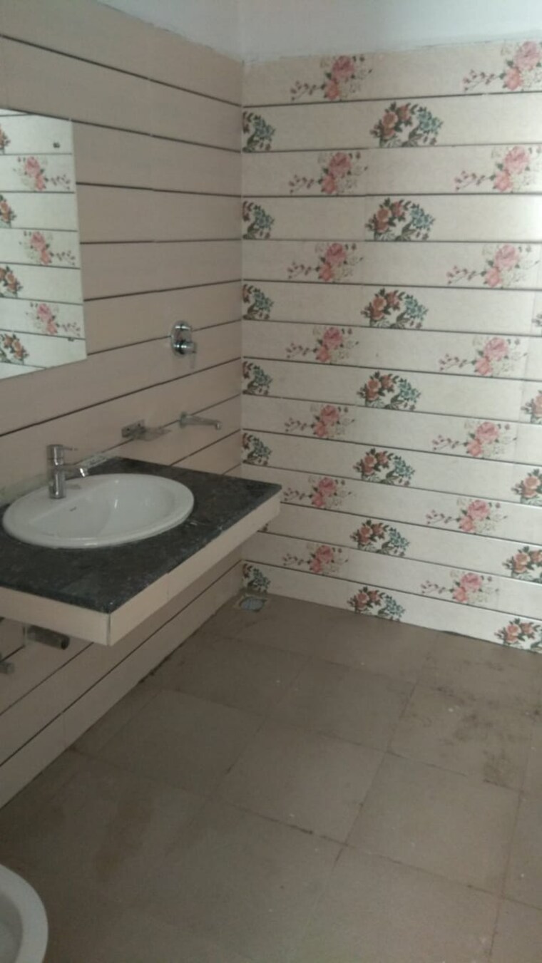Bathroom, dlf-hyde-park 4 Bedroom 350 Sq.Yd. Villa In South Mullanpur Chandigarh 9365247