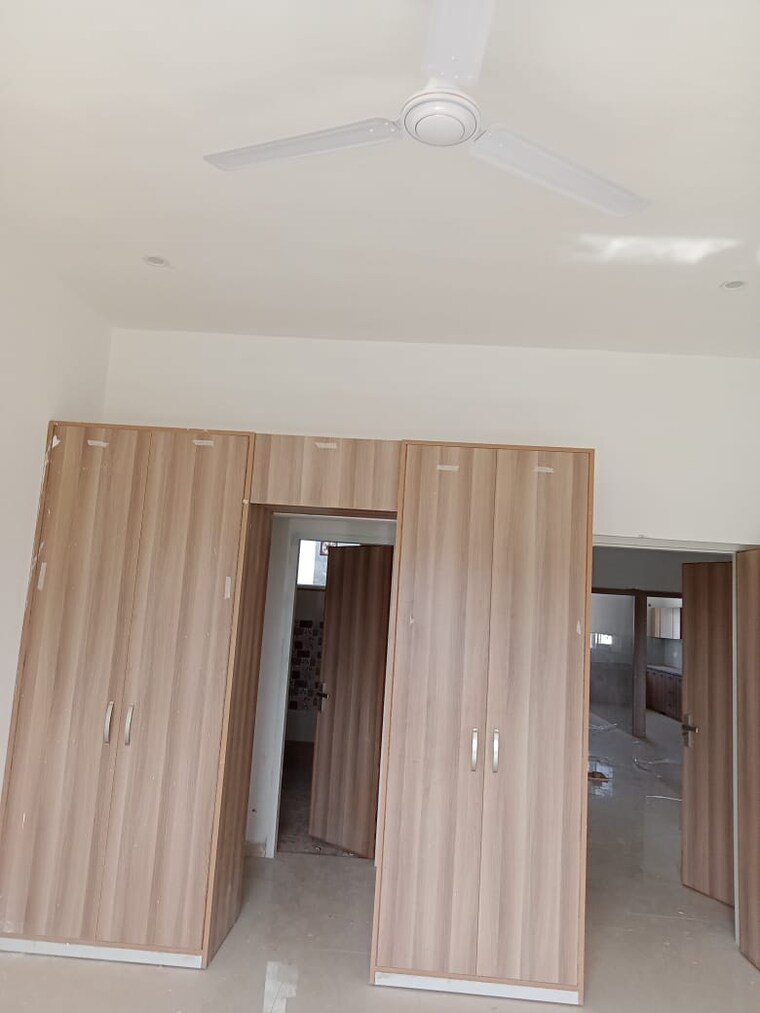 Room, dlf-hyde-park 4 Bedroom 350 Sq.Yd. Villa In South Mullanpur Chandigarh 9365247