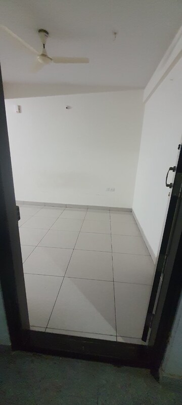 Room in 2 BHK Apartment at CMRS Lotus, Whitefield – for Rent