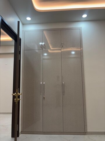 Furnished Amenities in 3 BHK Apartment at Smart World Orchard, Sector 61 – for Rent