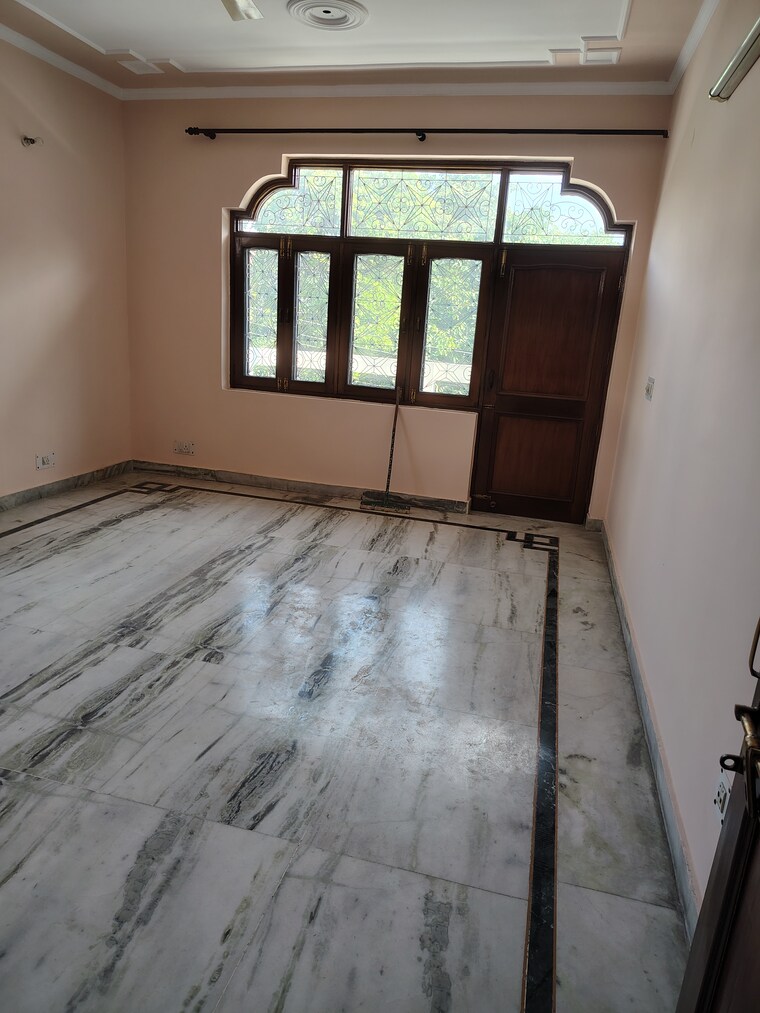 Room, sector 56 2 Bedroom 1000 Sq.Ft. Independent House In Sector 56 Noida 9365481