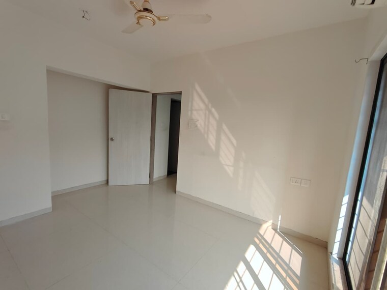 Room, tulips-chs 2.5 Bedroom 925 Sq.Ft. Apartment In Kavesar Thane 9365450
