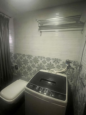 Furnished Amenities in 2 BHK Apartment at Colaba – for Rent