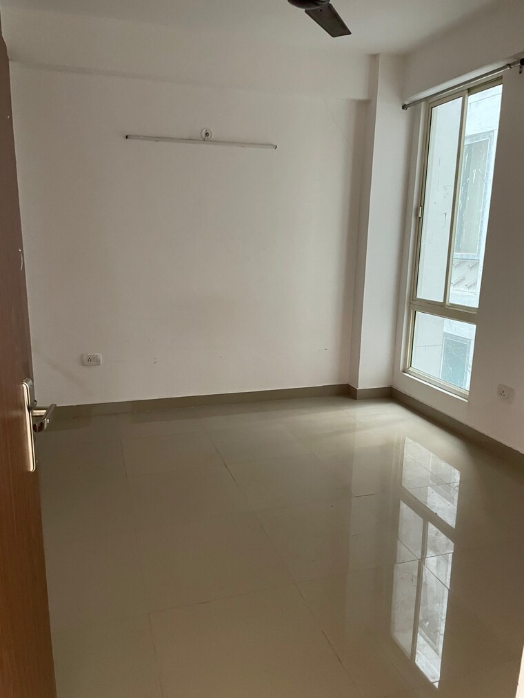 Room, shahastradhara road 2 Bedroom 1000 Sq.Ft. Apartment In Shahastradhara Road Dehradun 9365389