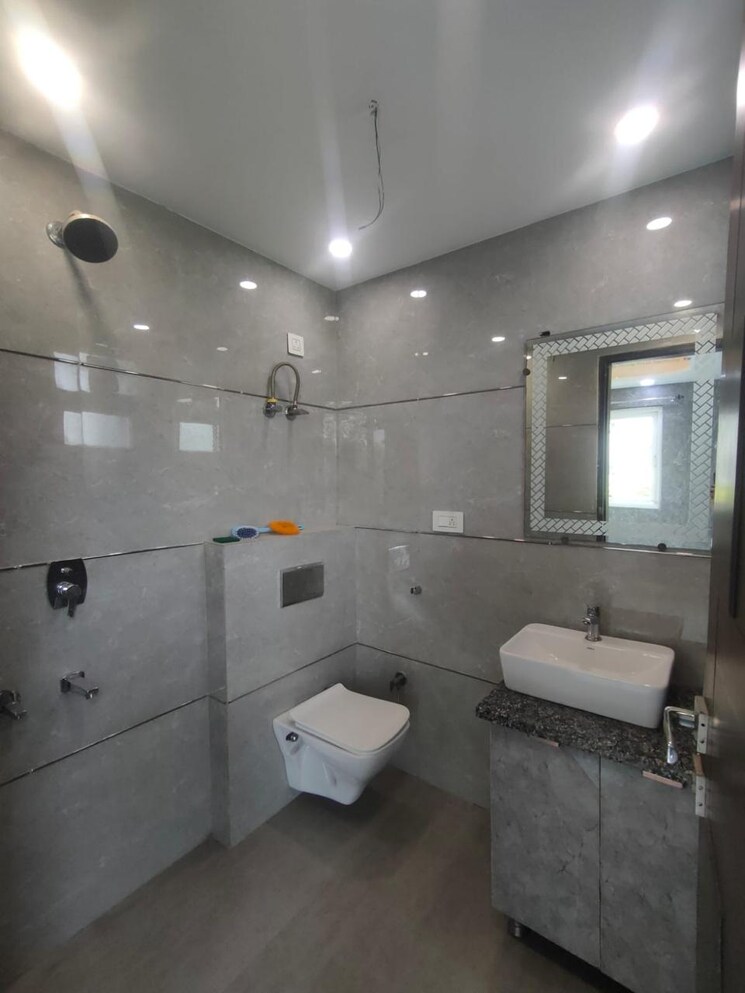 Bathroom, paschim vihar 2 Bedroom 756 Sq.Ft. Builder Floor In Paschim Vihar Delhi 9365651