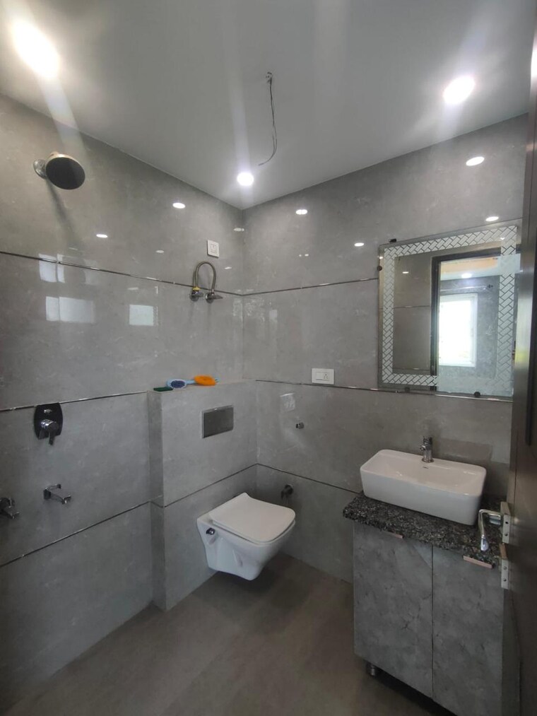 Bathroom, paschim vihar 2 Bedroom 756 Sq.Ft. Builder Floor In Paschim Vihar Delhi 9365651
