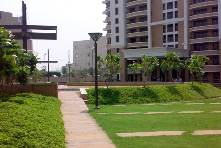 Garden, vipul-belmonte 3 Bedroom 2500 Sq.Ft. Apartment In Sector 53 Gurgaon 9365629