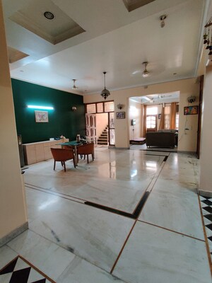 Living Room in 1.5 BHK Independent House at RWA Apartments Sector 51, Sector 51 – for Rent