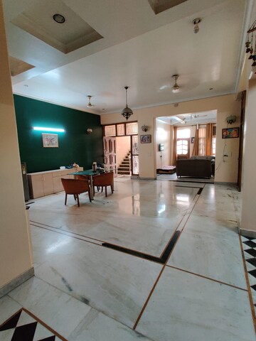 Living Room in 1.5 BHK Independent House at RWA Apartments Sector 51, Sector 51 – for Rent