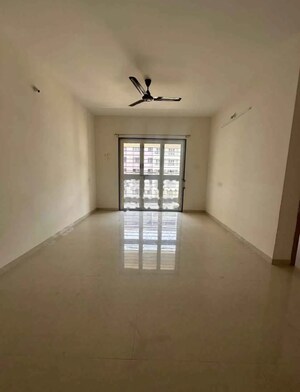 Room in 2 BHK Apartment at Kohinoor Viva City, Dhanori – for Rent