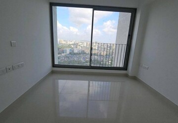 Room in 2 BHK Apartment at Sunteck City Avenue 4, Goregaon West – for Rent