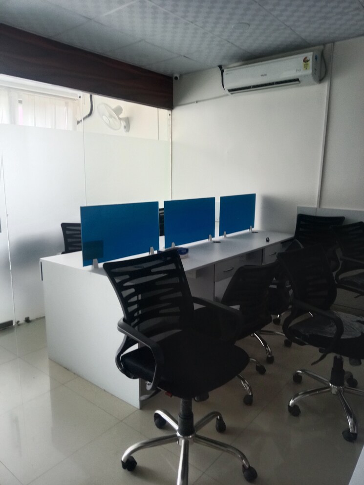 Team Area, gaur-city-center Commercial Office Space 900 Sq.Ft. In Sector 4 Greater Noida Greater Noida 9365864