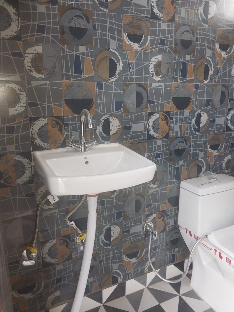 Bathroom, navbharat-apartments 1 RK 60 Sq.Yd. Apartment In Paschim Vihar Delhi 9365862