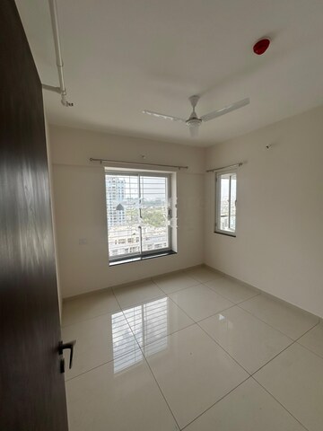 Room in 2 BHK Apartment at Yashwin Orizzonte, Kharadi – for Rent