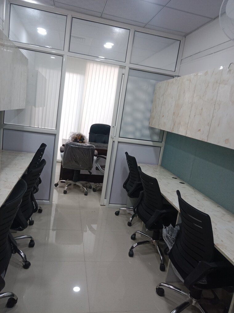 Team Area, gaur-city-center Commercial Office Space 600 Sq.Ft. In Sector 4 Greater Noida Greater Noida 9365939