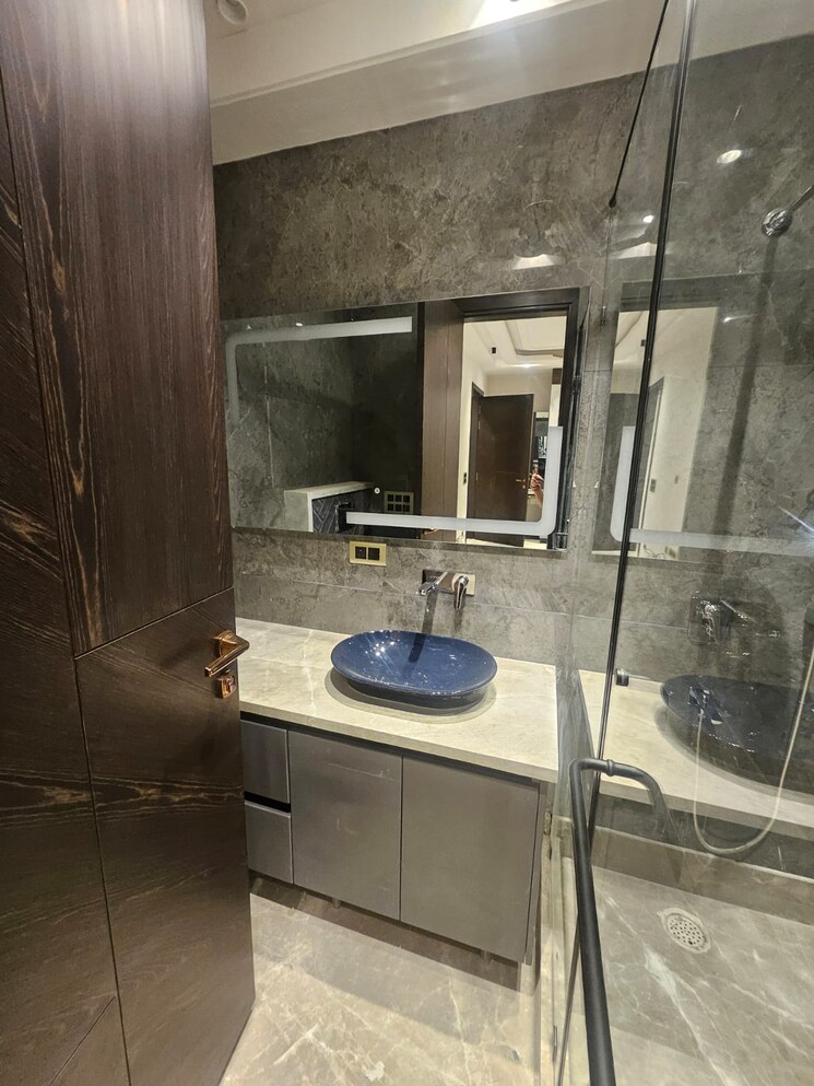 Bathroom, malcha marg 3 Bedroom 3336 Sq.Ft. Apartment In Malcha Marg Delhi 9365900