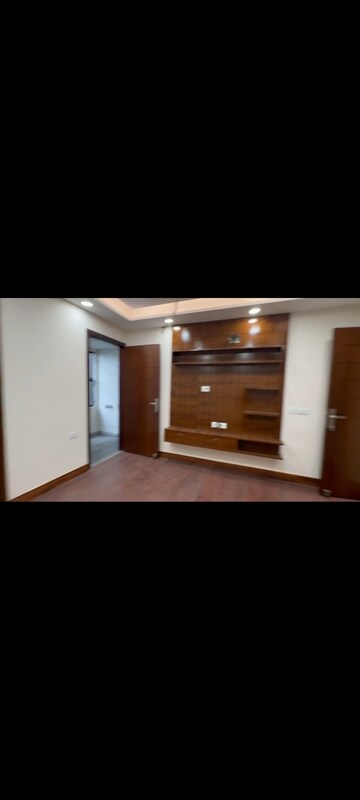 Room in 3 BHK Builder Floor at Pitampura – for Sale