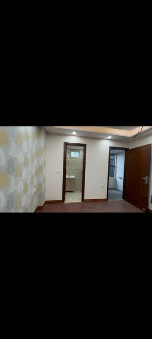 Room in 3 BHK Builder Floor at Pitampura – for Sale