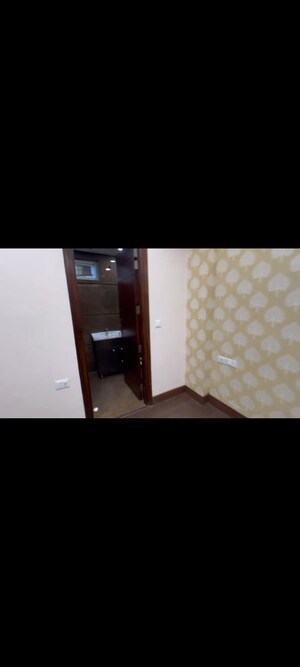 Room in 3 BHK Builder Floor at Pitampura – for Sale