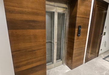 Lift in 3 BHK Apartment at Malcha Marg – for Sale