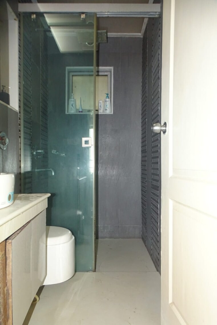 Bathroom, oberoi-realty-woods 2.5 Bedroom 900 Sq.Ft. Apartment In Goregaon East Mumbai 9366018