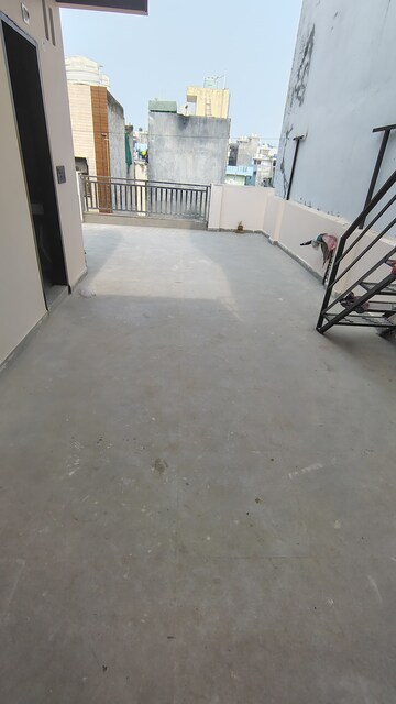 Room in 2 BHK Builder Floor at Dwarka Mor – for Rent