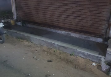 Room in  Shop at Katargam – for Rent