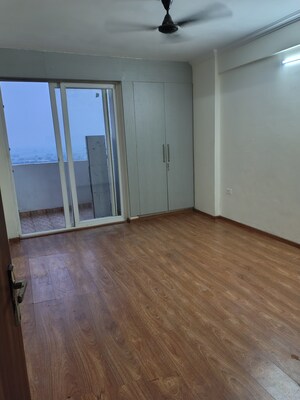 3 BHK Apartment For Rent in Amrapali Riverview, Amrapali Leisure Valley