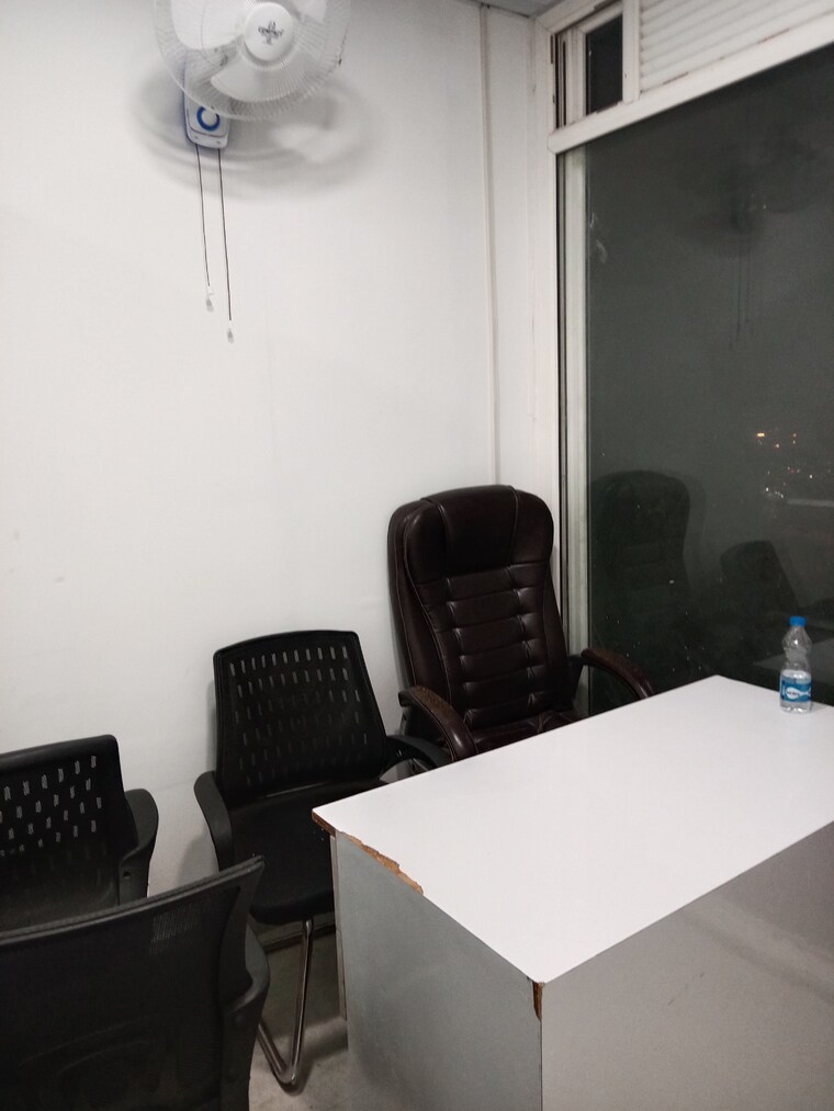 Team Area, gaur-city-center Commercial Office Space 500 Sq.Ft. In Sector 4 Greater Noida Greater Noida 9366196