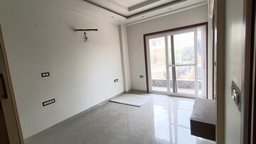 Room in 3 BHK Builder Floor at BPTP District 3, Sector 85 – for Sale