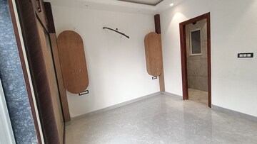 Building Lobby in 3 BHK Builder Floor at BPTP District 3, Sector 85 – for Sale