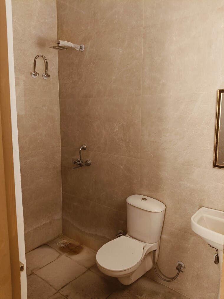 Bathroom, dhakoli 2 Bedroom 1000 Sq.Ft. Builder Floor In Dhakoli Zirakpur 9366301