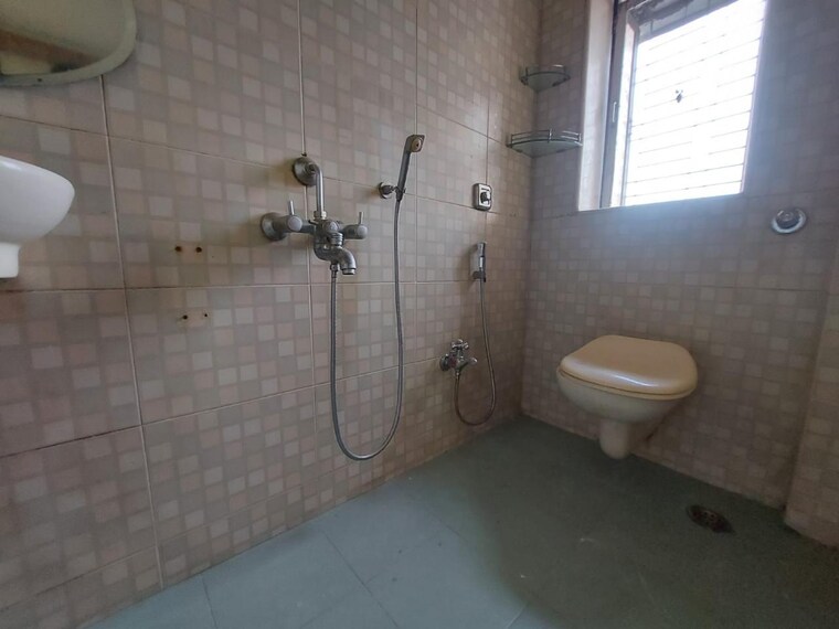 Bathroom, yash-5-diamond-garden 2 Bedroom 750 Sq.Ft. Apartment In Chembur Mumbai 9366331