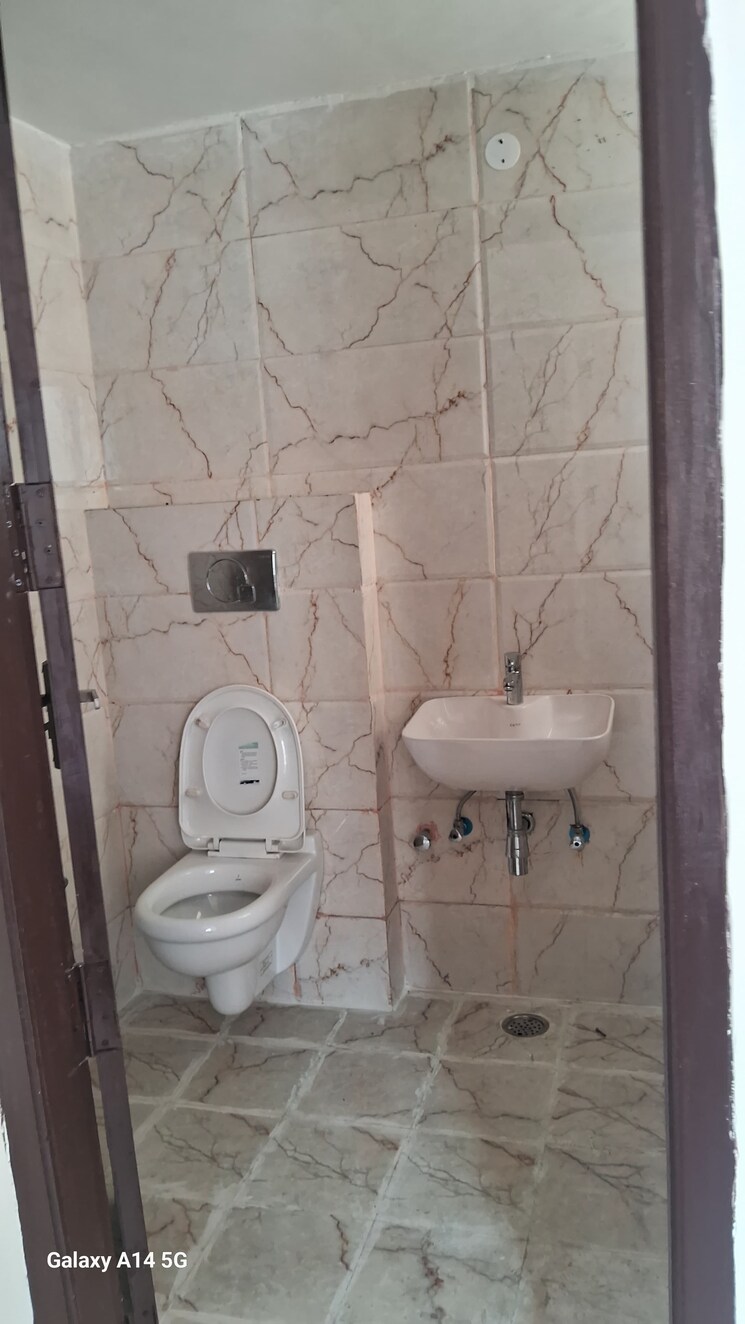 Bathroom, vip road 3 Bedroom 1450 Sq.Ft. Apartment In Vip Road Zirakpur 9366449